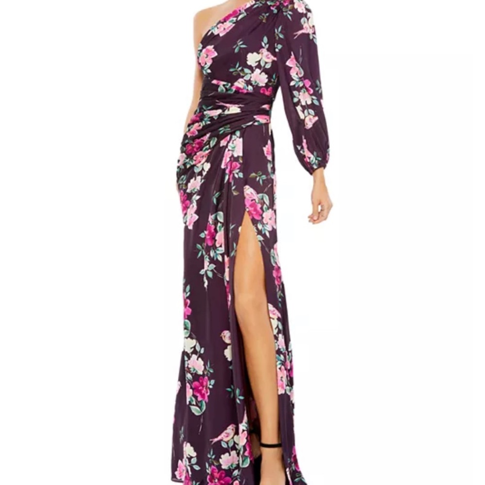 Gorgeous one shoulder gown worn once only for a few hours.